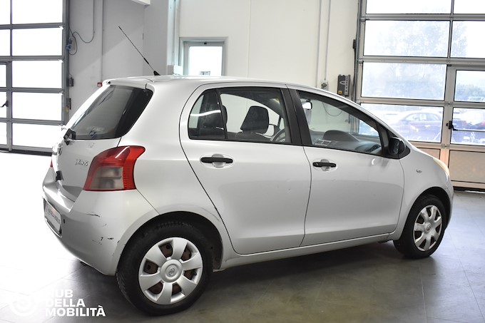 TOYOTA Yaris 1.0 5 porte